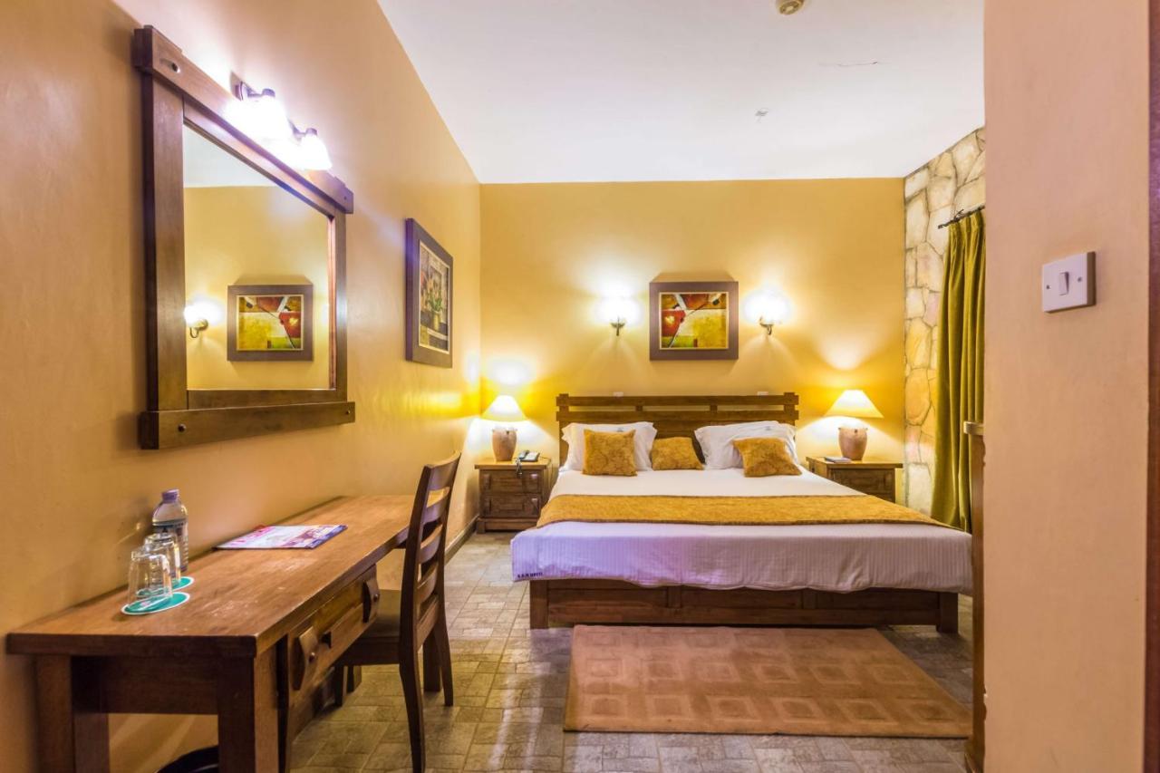 Mountains Of The Moon Hotel Fort Portal Exterior photo