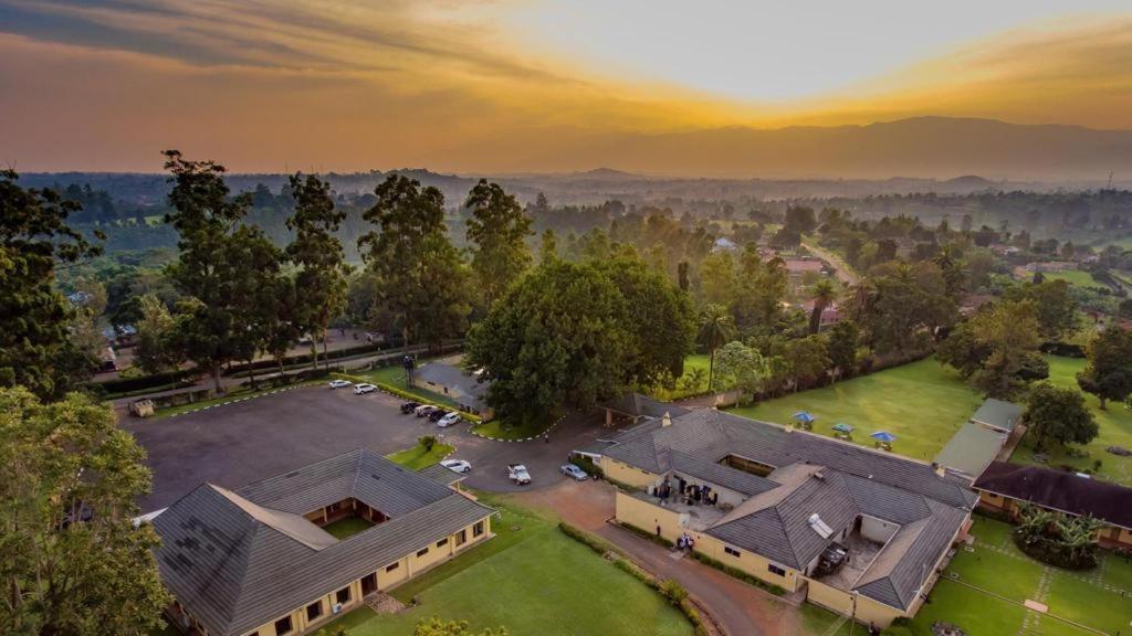 Mountains Of The Moon Hotel Fort Portal Exterior photo