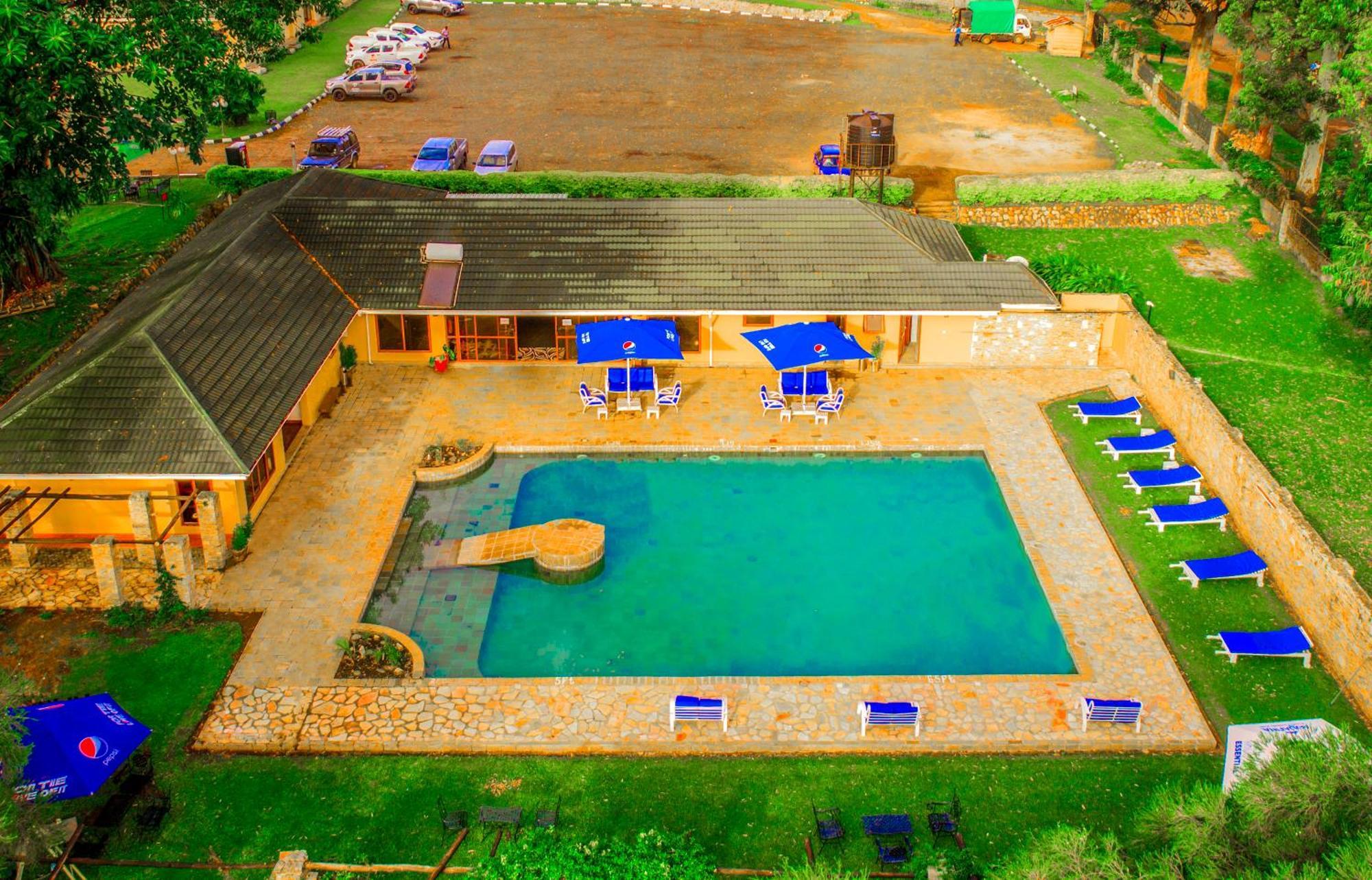 Mountains Of The Moon Hotel Fort Portal Exterior photo