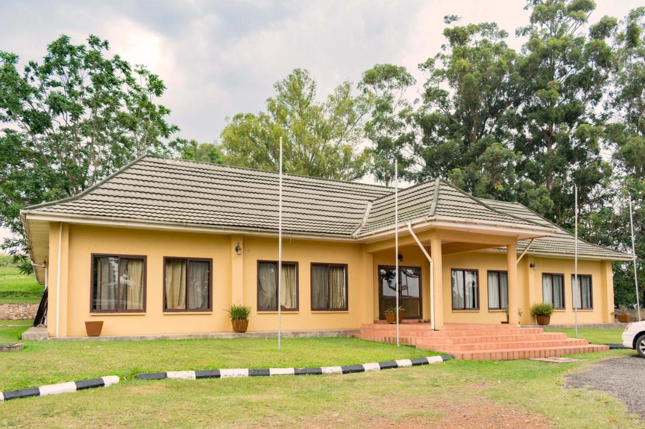 Mountains Of The Moon Hotel Fort Portal Exterior photo