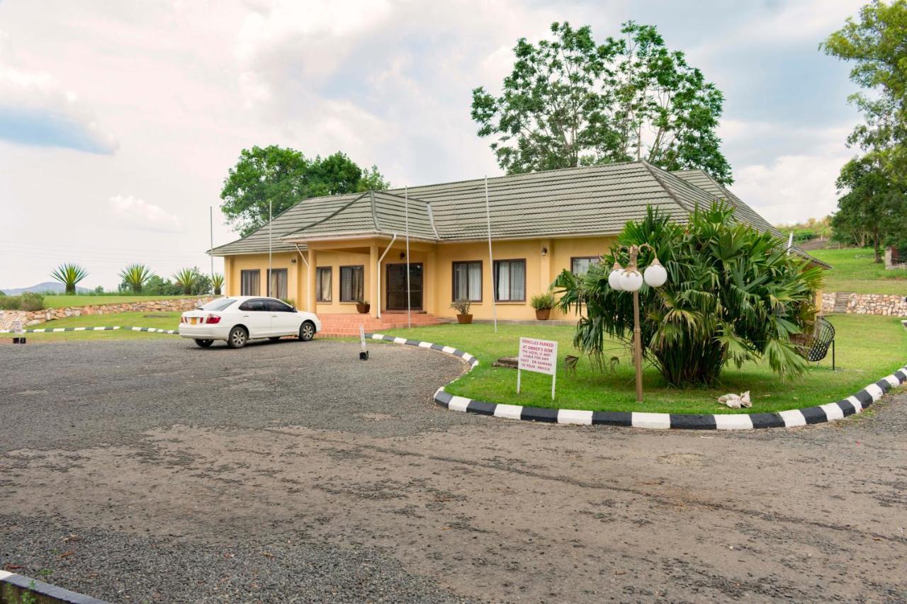 Mountains Of The Moon Hotel Fort Portal Exterior photo