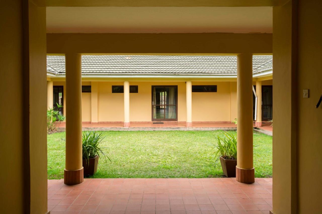Mountains Of The Moon Hotel Fort Portal Exterior photo