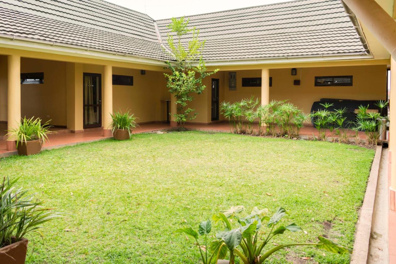 Mountains Of The Moon Hotel Fort Portal Exterior photo