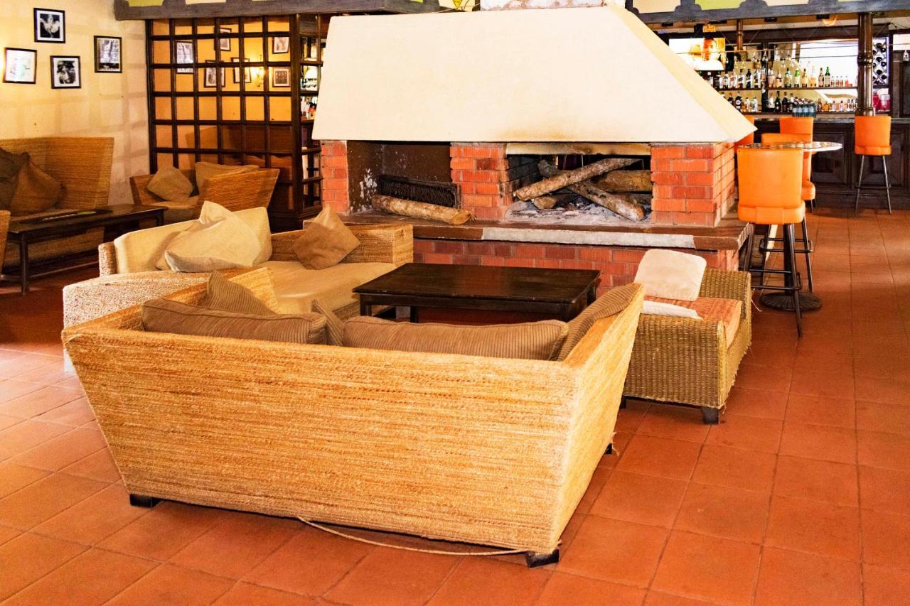 Mountains Of The Moon Hotel Fort Portal Exterior photo