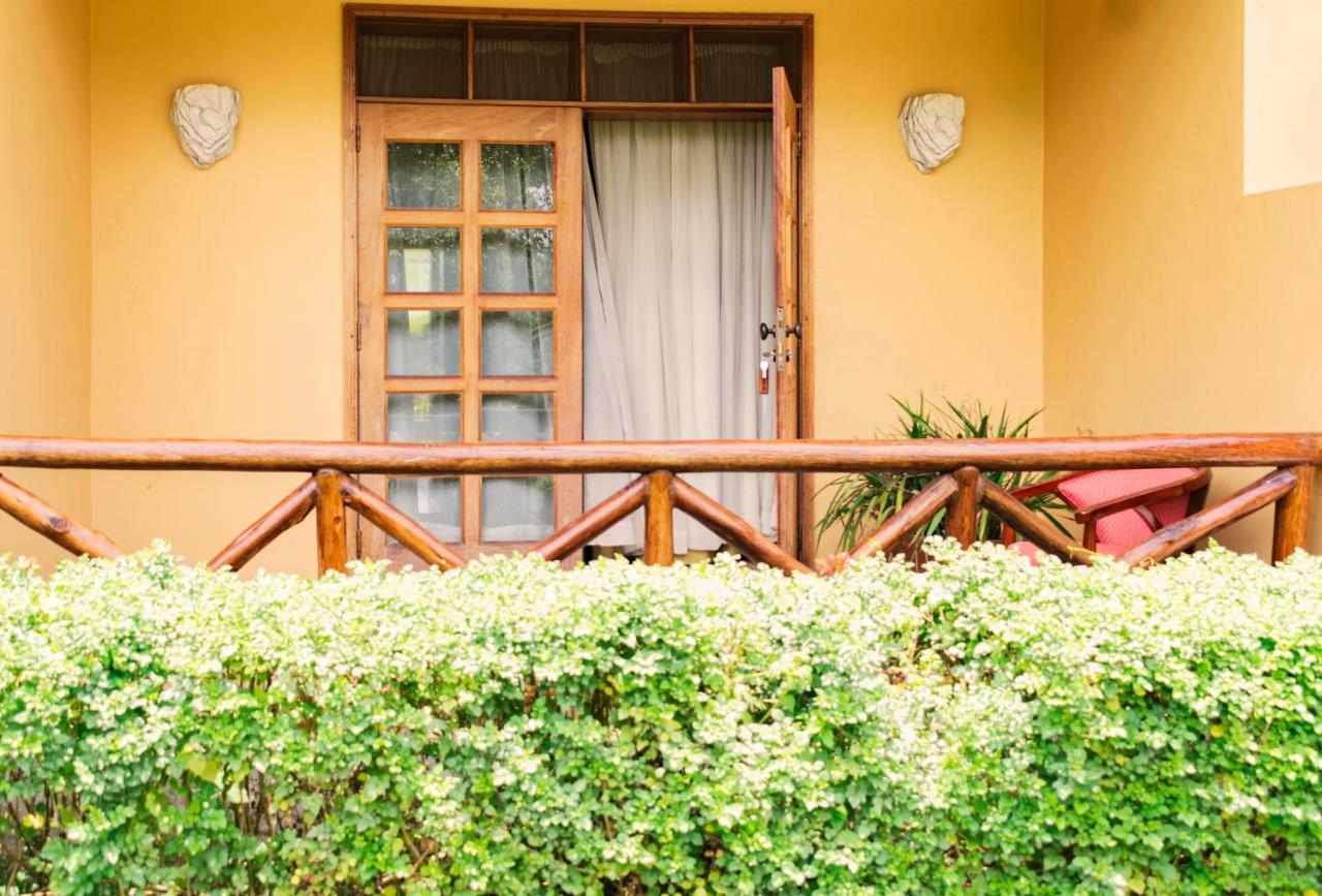 Mountains Of The Moon Hotel Fort Portal Exterior photo