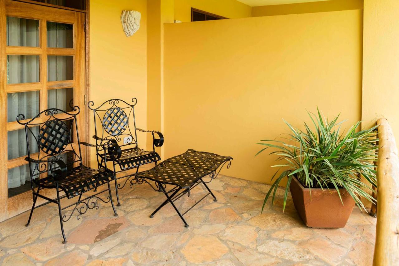 Mountains Of The Moon Hotel Fort Portal Exterior photo