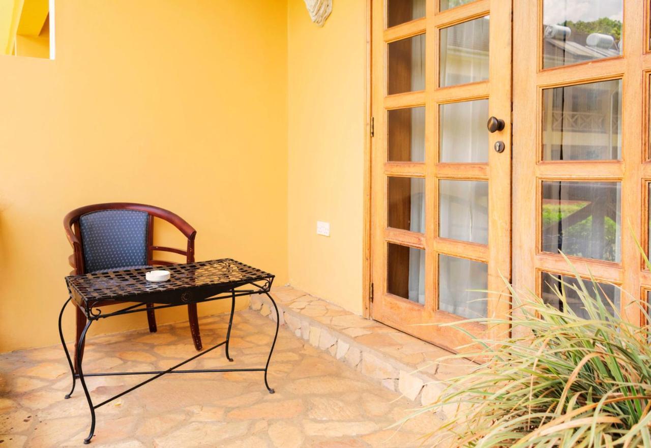 Mountains Of The Moon Hotel Fort Portal Exterior photo