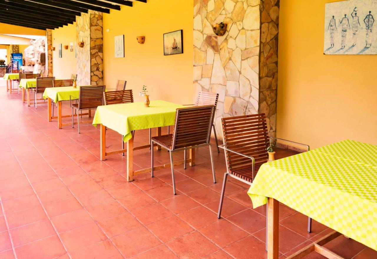 Mountains Of The Moon Hotel Fort Portal Exterior photo